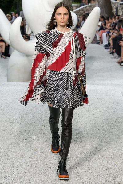 Look 5